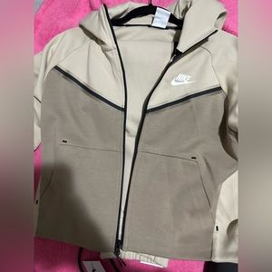 Brand new Nike Pro Tech Set